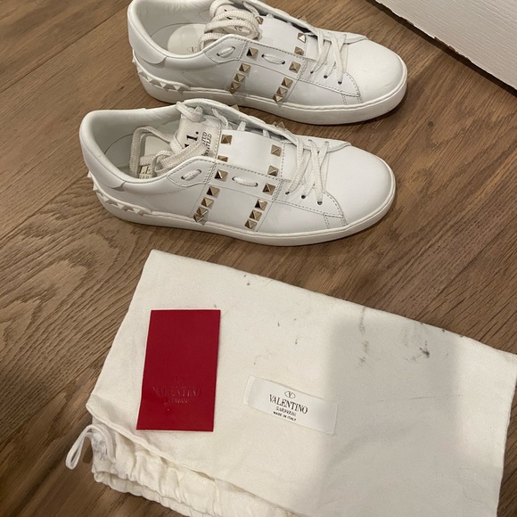 Valentino running shoe with dust bag - Picture 2 of 4